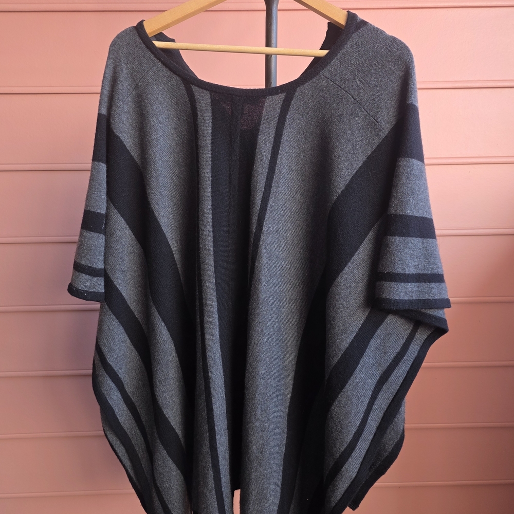 Tommy Bahama Cashmere Poncho Black And Grey Stripe - Picture 7 of 8